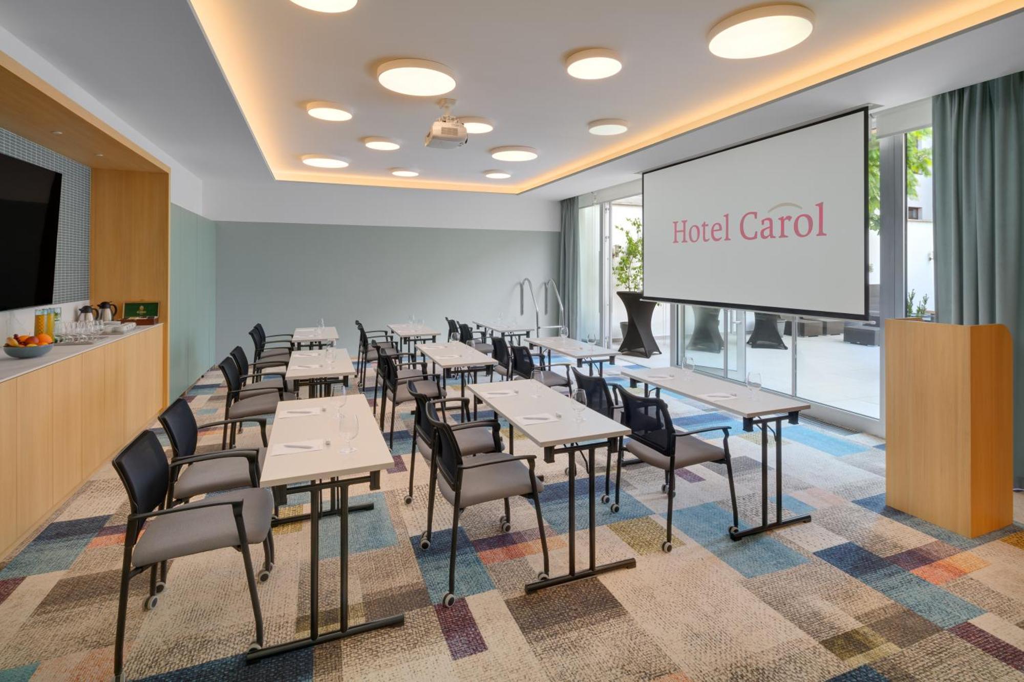 Готель Carol 4*